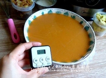 step9: 待涼後蓋上保鮮紙入冰箱冷藏1~2小時