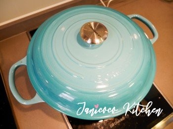 step16: 焗爐版：
1. 放入已預熱的焗爐用180度焗30分鐘。

爐頭版：
1. 小火加熱20分鐘，熄火焗10分鐘。