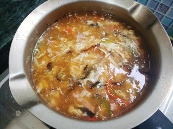 step7: 倒入鷹粟粉水勾芡煮滾，