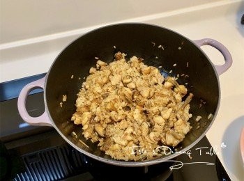 step10: 加入炒飯調味汁<span class="group_3">B</span>拌勻