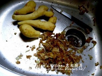 step1: 薑用刀背刮去皮