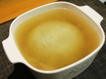 step5: 用元貝.'冬菇。火腿水，適量鹽。糖為湯調味，再將湯倒入燉窩至九分滿;
將冬瓜中火燉約2小時，完成！