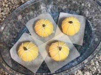 step16: 放入蒸籠中不蓋蓋子，靜置發酵30-40分鐘（視室內溫度）；