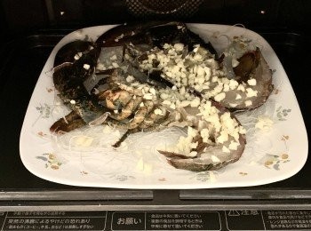 step4: 放入水波爐，蒸25分鐘就食得！
P.S. 時間因應龍蝦大小而調節！