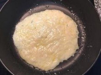 step7: 待起司完全溶化後，加入牛奶混勻；