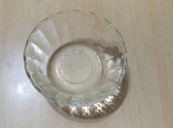 step1: 用檸檬榨汁。