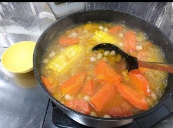 step4: 45分鐘-1小時看稀杰程度，視乎個人口味。
加入少許鹽調味。