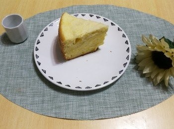 step7: 按電飯煲的焗蛋糕鍵，焗36分鐘。(不同型號的電飯煲會焗不同的時間。)