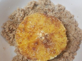 step11: 將橙件均勻地沾上黃糖。
