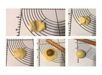 step7: 將圓柱形麵團收口朝上，用姆指從中間壓下，兩邊對內翻起，之後用手掌根部將麵糰壓平；
將麵糰桿成圓形薄片，光滑面向外，將蓮蓉蛋黃放在麵糰中間，包好，捏緊收口，收口位朝下，輕手搓圓；
預熱焗爐170度