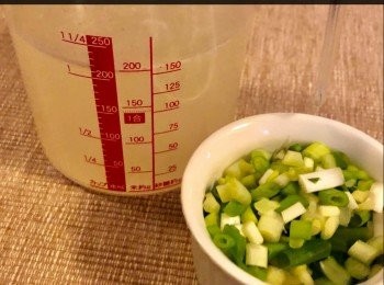 step4: 水或高湯、蒽花。