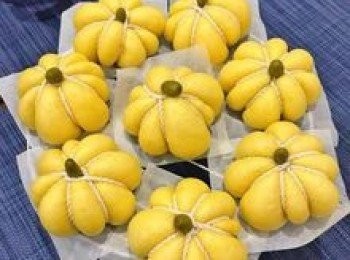 step18: 蒸好後關火先放置5分鐘待蒸氣散去後再開蓋，取出放網架上，待放涼後再剪去棉繩即可。