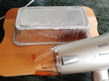 step7: 脫模。用熱風筒吹一圈待其自然脫落。或用熱毛巾捂一圈也可。