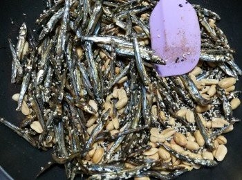 step6: 2分鐘後，下蜜糖，拌勻。