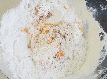 step5: 隨即加入糯米粉和粟粉。