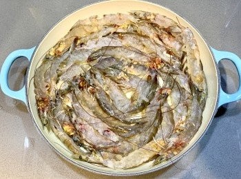 step1: 將基圍蝦開邊，然後挑腸。