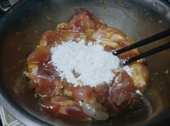 step3: 再加埋粟粉撈勻。