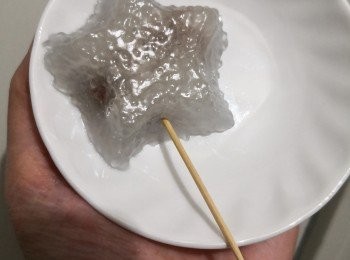 step4: 小滾大火間水蒸15-20分鐘便可取出放涼脫模拮上竹簽便可享用