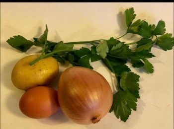 step2: 洋蔥。薯仔。芫茜。雞蛋。