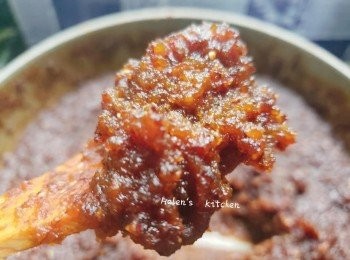 step11: 放涼裝瓶，密封容器玻璃為佳，更易保存。放入冰箱保存，喝的時候注意，最好用幹凈匙羹。材料的比例隨意一點也可以，喜歡薑的放多點薑，喜歡甜的放多點紅棗黑糖。