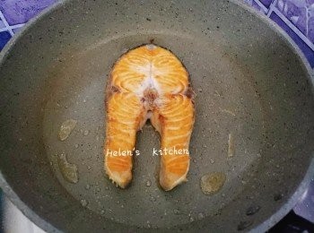 step3: 每面煎 約 2~3分鐘至兩面金黃色