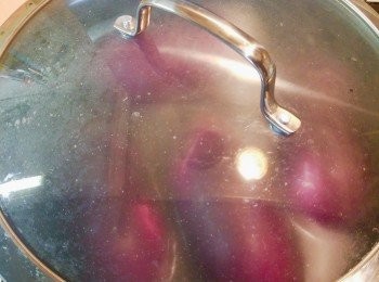 step4: 蓋上蓋開大火煮約10分鐘至水差不多完全蒸發。