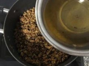 step8: 加入香菇水，