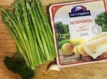 step1: 選擇柔軟奶香濃郁的起司片，更適合這道料理喔～