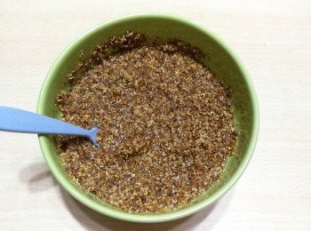 step1: 乾桂花用水清洗。