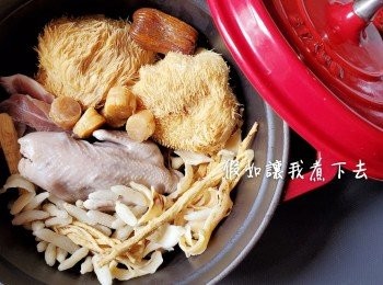step2: 鵪鶉及巴馬火腿肉跑活水，殺菌去油脂。