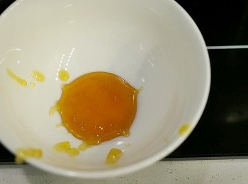 step5: 取少許於碗中, 用來做拉絲時用.