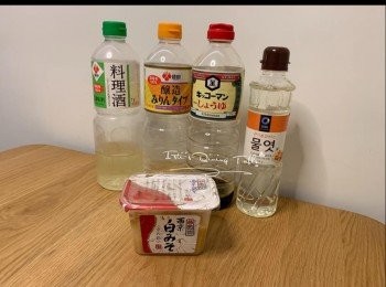 step1: 味噌、味醂、料理酒和糖攪勻，倒入保鮮盒
