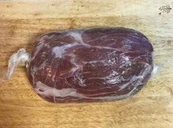 step10: 用保鮮膜捲起來，兩邊轉緊後放入冷凍庫10分鐘定型。