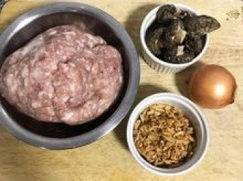 step1: 乾香菇洗淨，