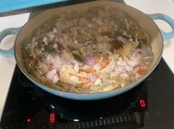 step5: 蝦本身已經有好多水分！
