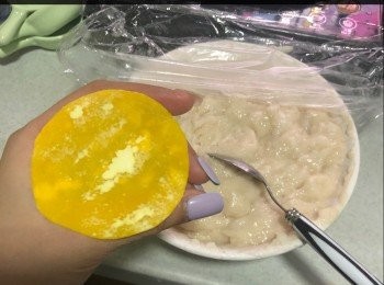 step5: 取出餡料之後可以釀入燒賣皮