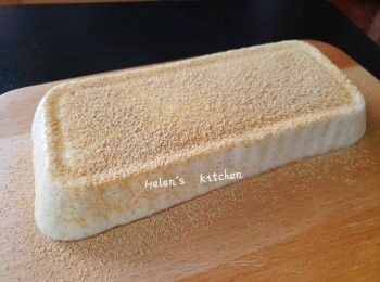 step9: 最後用網篩撒一層熟黃豆粉即可。不喜歡的可以省略這一步驟