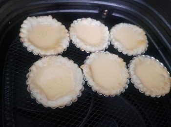 step7: 注入8分蛋漿，用185度焗7分鐘，轉用160度焗7分鐘。