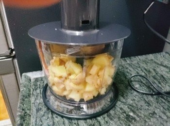 step5: 姜粒加1000ml水用料理機打成泥狀