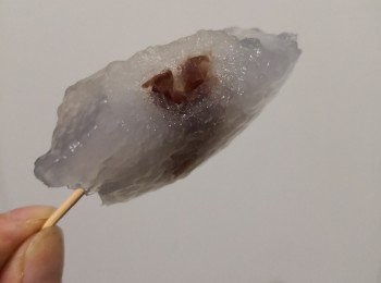 step3: 中間唧入豆沙饀後再鋪頂層西米完全蓋住中層的饀（佔模的7至8分滿）