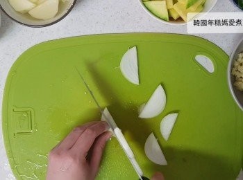 step6: 半個洋蔥切絲