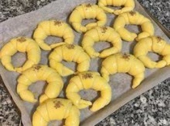 step21: 撒上少許熟芝麻；入烤箱烤10分鐘；