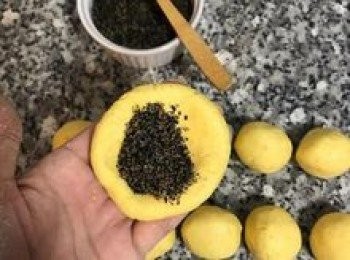 step9: 舀入一匙內餡；