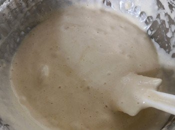 step4: 將<span class="group_3">蛋糕液</span>放入唧袋平均分上<span class="group_2">布丁液</span>之上，唧到瓶身七八分滿