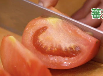 step1: 將蕃茄洗淨切件 , 洋蔥去皮切件 , 白蘿蔔切件