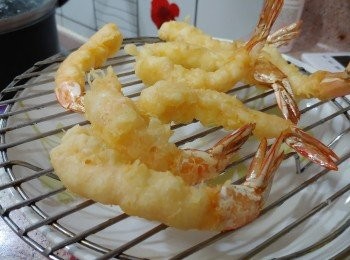 step10: 至金黃香脆便可撈起； 瀝乾油份。