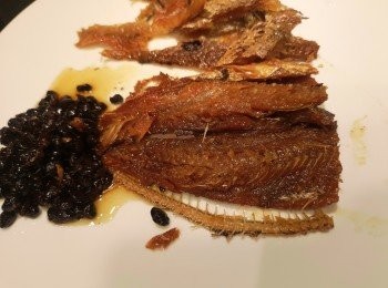 step2: 先將鯪魚起骨骨，鯪魚肉拆肉，但不要太細舊，豆豉連油取出備用。（起骨時驚食菜時整親，如不怕可以免起骨。）
