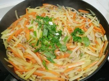 step9: 倒入少量豉油及芫茜蔥，關蓋煮兩分鐘就搞掂了