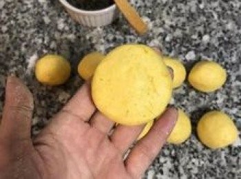 step11: 再朔壓成有厚度的圓餅狀；