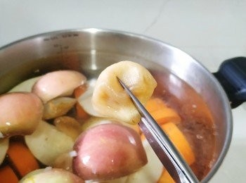 step3: 無花果用剪刀剪開一半